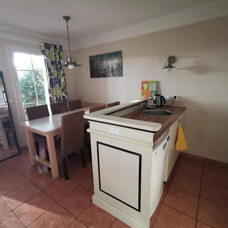 Charming Family House In Lacanau